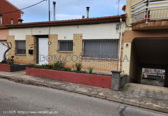 Unifamiliar adosada en venta  en Olot - Girona