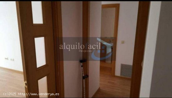 SE VENDE PISO NUEVO EN LA RODA/3 DORMITORIOS/2 BAÑOS/ GARAJE//TRASTERO/80000€