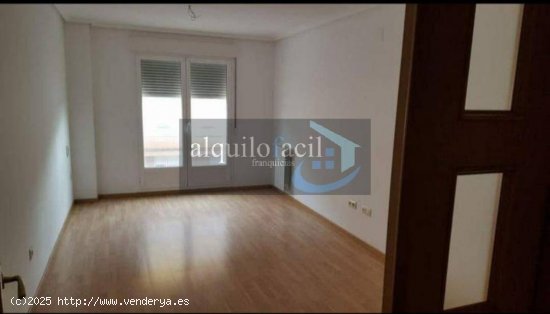 SE VENDE PISO NUEVO EN LA RODA/3 DORMITORIOS/2 BAÑOS/ GARAJE//TRASTERO/80000€