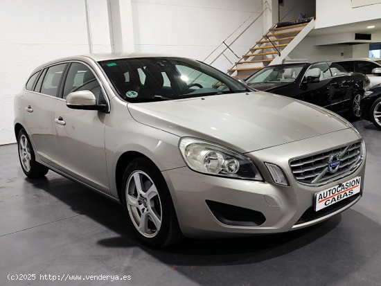 Volvo V60 2.0 D3 Momentum - Gelves