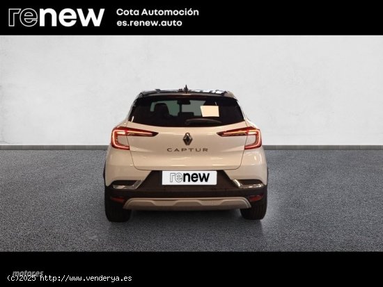 Renault Captur TECHNO TCE 140CV MILD HYBRID de 2023 con 9.000 Km por 25.500 EUR. en Madrid