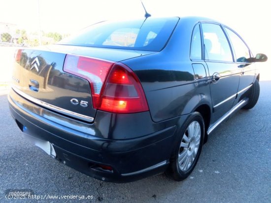 Citroen C5 1.6 HDI EXCLUSIVE-PIEL ALCANTARA-XENON-PARKTRONIC de 2006 con 250.000 Km por 1.900 EUR. e