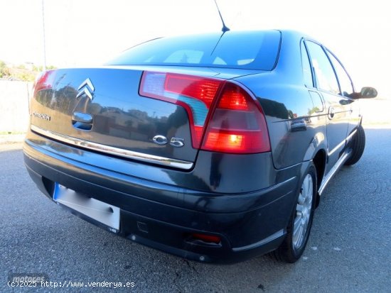 Citroen C5 1.6 HDI EXCLUSIVE-PIEL ALCANTARA-XENON-PARKTRONIC de 2006 con 250.000 Km por 1.900 EUR. e