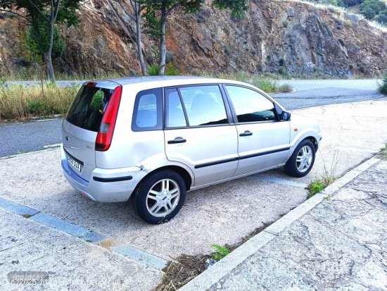 Ford Fusion FUSION de 2005 con 234.000 Km por 2.950 EUR. en Avila