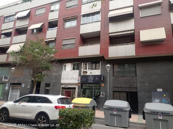  SE VENDE LOCAL CON VIVIENDA Y PELUQUERIA - ALICANTE 