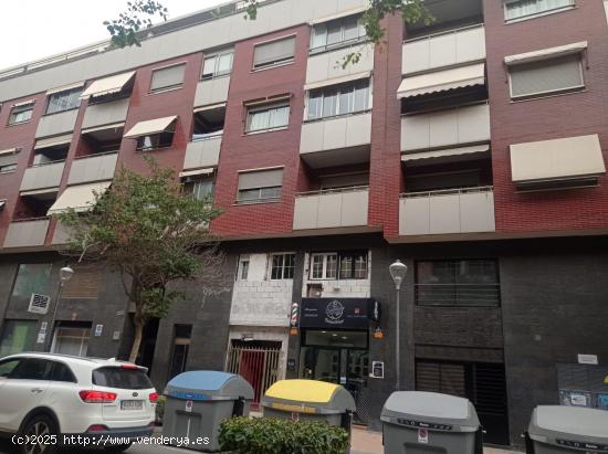 SE VENDE LOCAL CON VIVIENDA Y PELUQUERIA - ALICANTE