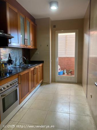 Piso de 3 habitaciones y dos baños con piscina en Viladecans - BARCELONA