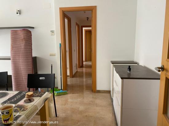 Piso de 3 habitaciones y dos baños con piscina en Viladecans - BARCELONA