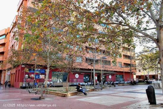 Local ACONDICIONADO y REFORMADO a PIE DE CALLE, con mucha VISIBILIDAD. - ZARAGOZA