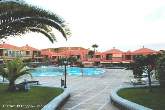  Costa Arona piso 2 habitaciones con vistas a la piscina en urbanización cerrada con plaza de garaje 