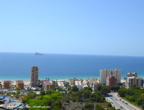  SE VENDE PISO DE 4 DORMITORIOS CON VISTAS AL MAR Y GARAJE CABINADO EN PONIENTE - ALICANTE 