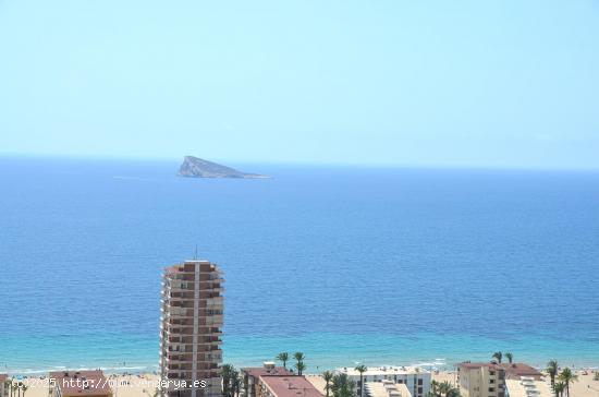 SE VENDE PISO DE 4 DORMITORIOS CON VISTAS AL MAR Y GARAJE CABINADO EN PONIENTE - ALICANTE