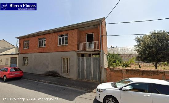 SE VENDE PARCELA URBANA CON VIVIENDA Y NAVE - LEON