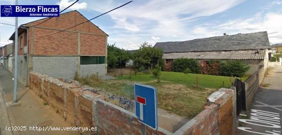 SE VENDE PARCELA URBANA CON VIVIENDA Y NAVE - LEON