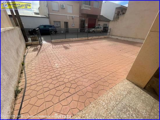 Casa en El Siscar con terraza en fachada y gran patio - MURCIA