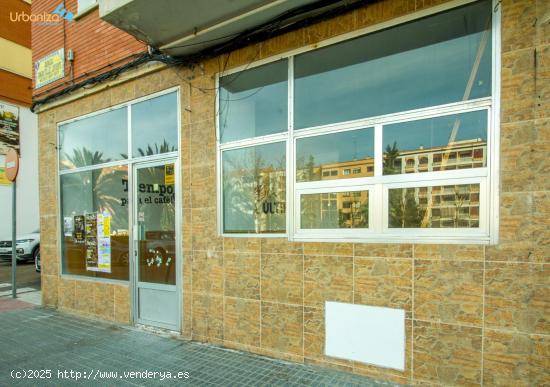  SE VENDE LOCAL DE ESQUINA CON FACHADA ACRISTALADA DE 6 METROS . EXCELENTE UBICACION!! - BADAJOZ 