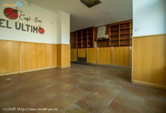 SE VENDE LOCAL DE ESQUINA CON FACHADA ACRISTALADA DE 6 METROS . EXCELENTE UBICACION!! - BADAJOZ