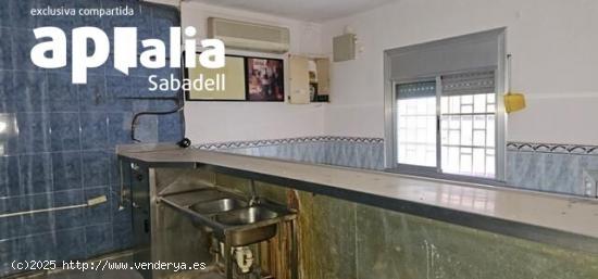 LOCAL COMERCIAL CON AMPLIO PATIO - BARCELONA