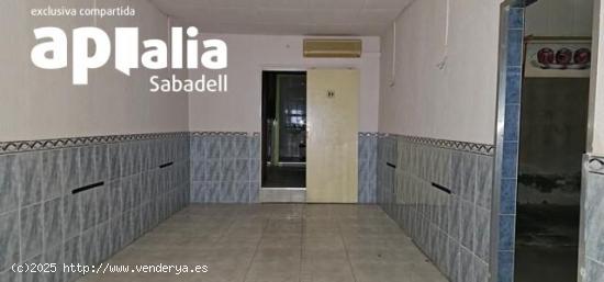 LOCAL COMERCIAL CON AMPLIO PATIO - BARCELONA