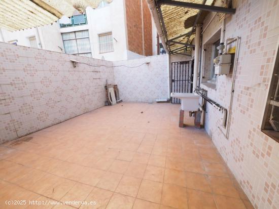 SE VENDE PISO EN SANTA COLOMA DE GRAMENET, ZONA FONDO - BARCELONA