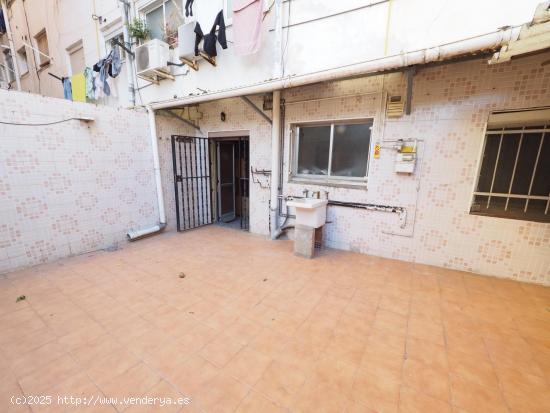 SE VENDE PISO EN SANTA COLOMA DE GRAMENET, ZONA FONDO - BARCELONA