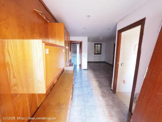 SE VENDE PISO EN SANTA COLOMA DE GRAMENET, ZONA FONDO - BARCELONA