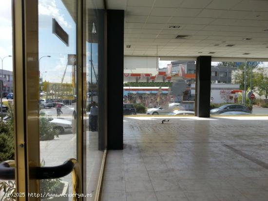 EDIFICIO COMERCIAL EN CARRETERA DE ARMILLA - GRANADA