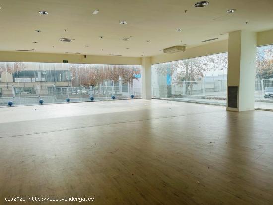 NAVE de 3 PLANTAS EN POLÍGONO SANTA MAGDALENA - BARCELONA