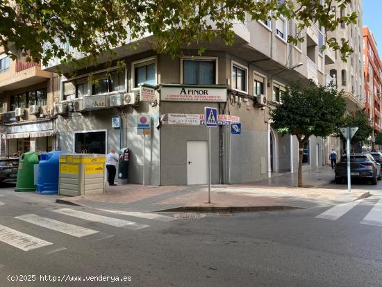 LOCAL COMERCIAL EN ESQUINA EN LA AVENIDA TEODOMIRO CON 194 M2 - ALICANTE