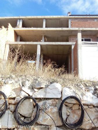 VENTA DE CASA EN ESTRUCTURA, SITUADA EN MORALEDA DE ZAFAYONA, CRTA. DE ALHAMA. - GRANADA