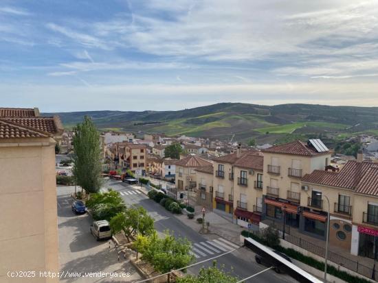 PISO SITUADO EN PLENO CENTRO DEL PUEBLO CON MUY BUENAS VISTAS DESPEJADAS !!! - GRANADA