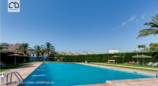 APIHOUSE VENDE CHALET ADOSADO EN TORREVIEJA ( URB. CALAS BLANCAS).PRECIO 239.999€ - ALICANTE