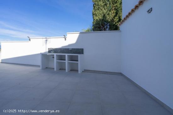 CHALET PAREADO DE NUEVA CONSTRUCCION CON  ESPECTACULARES VISTAS - MALAGA