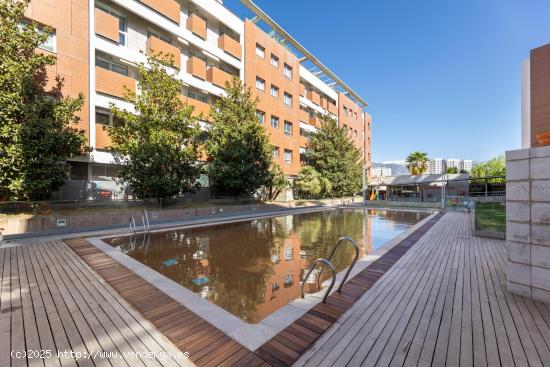 Venta de piso con piscina comunitaria en Armilla (Zona Campus de la Salud) - GRANADA