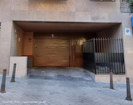 Plaza de garaje para coche grande - MADRID