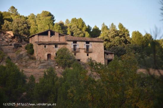  Finca con gran masía en Monroyo - TERUEL 