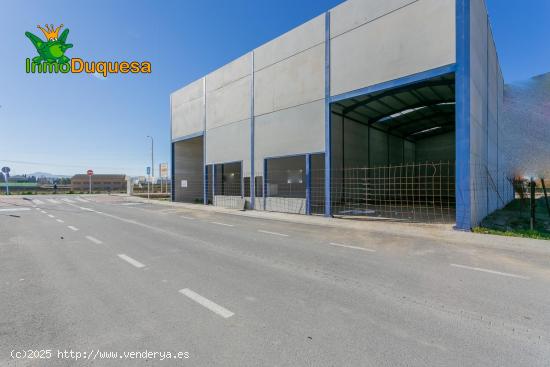   ¡Para Inversores ! Dos Naves Industriales en Construcción de 300 m² Cada Una  - GRANADA 