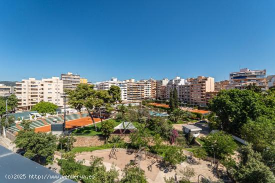 Piso de 2 dormitorios, terraza, piscina y trastero en Santa Catalina - BALEARES