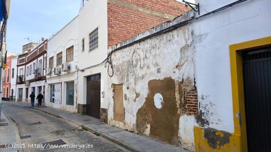 SOLAR en Avda de Andalucía y Calle Huelva - HUELVA