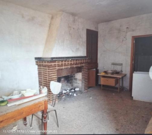 SE VENDE PARCELA CON CASA DE APERO EN PINOSO (ALICANTE) - ALICANTE