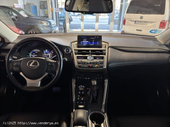 Lexus NX 300H 2.5i 197CV TECH NAVI 4WD.- 