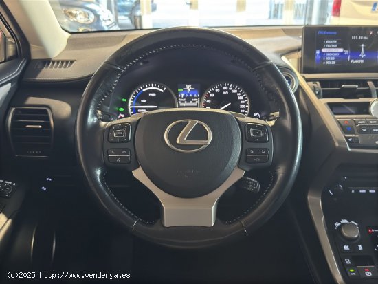 Lexus NX 300H 2.5i 197CV TECH NAVI 4WD.- 