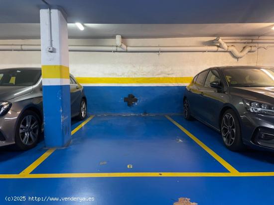 Plaza de parking para coche mediano en el centro - BARCELONA