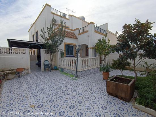  DÚPLEX ESQUINA CON TERRAZA, JARDÍN, SOLÁRIUM Y PISCINA COMUNITARIA - ALICANTE 