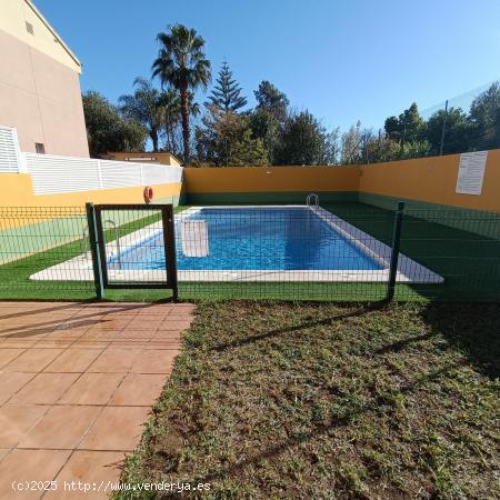  MAGNÍFICO ADOSADO CON PARKING Y PISCINA, EN ALMAZORA PLAYA - CASTELLON 