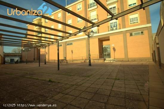 BONITO PISO DE 3 DORMITORIOS CON PATIO, PLAZA DE GARAJE Y TRASTERO. - BADAJOZ