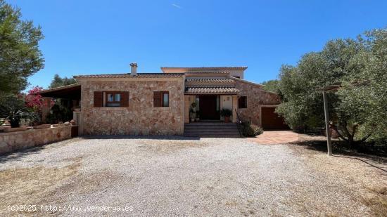 Finca rústica con piscina privada en Llucmajor: Lujo y naturaleza en armonía - BALEARES