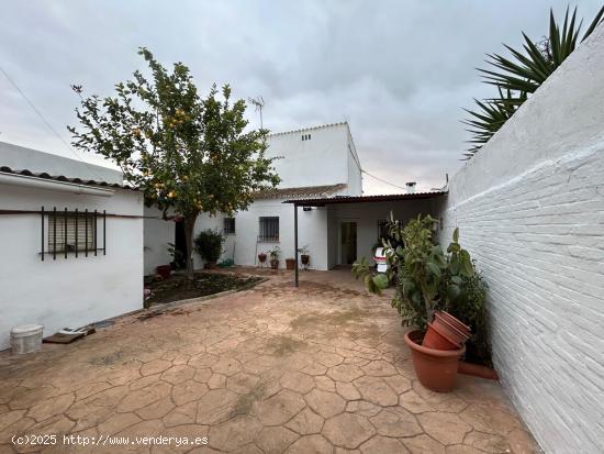 Encantadora Casa en Gévora con Amplio Patio y Garaje - BADAJOZ