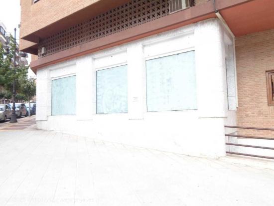  LOCAL COMERCIAL EN CAMPELLO PLAYA - ALICANTE 