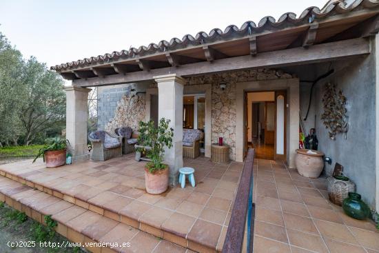 Casa rústica con gran extensión de terreno y piscina - BALEARES